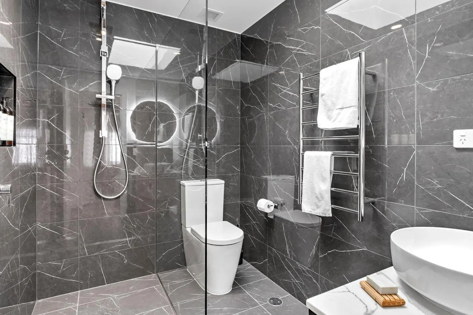 Explore The Quaint Cafe Locale From Saddlers House Hobart Apartamento